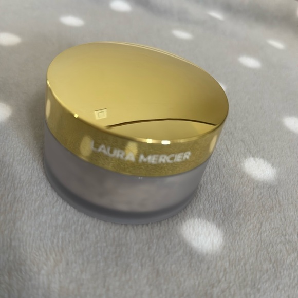 Laura Mercier Translucent Loose Setting Powder&Puff - Picture 7 of 14